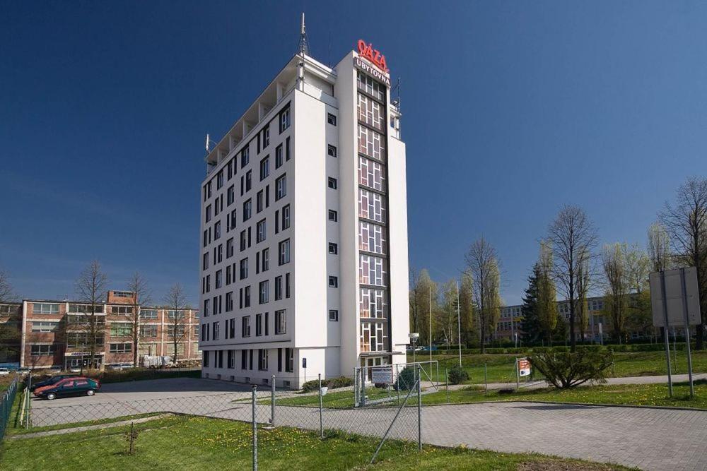 Penzion A Ubytovna Oaza Otrokovice Exterior foto
